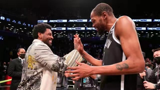  约基奇蝉联常规赛MVP荣誉  